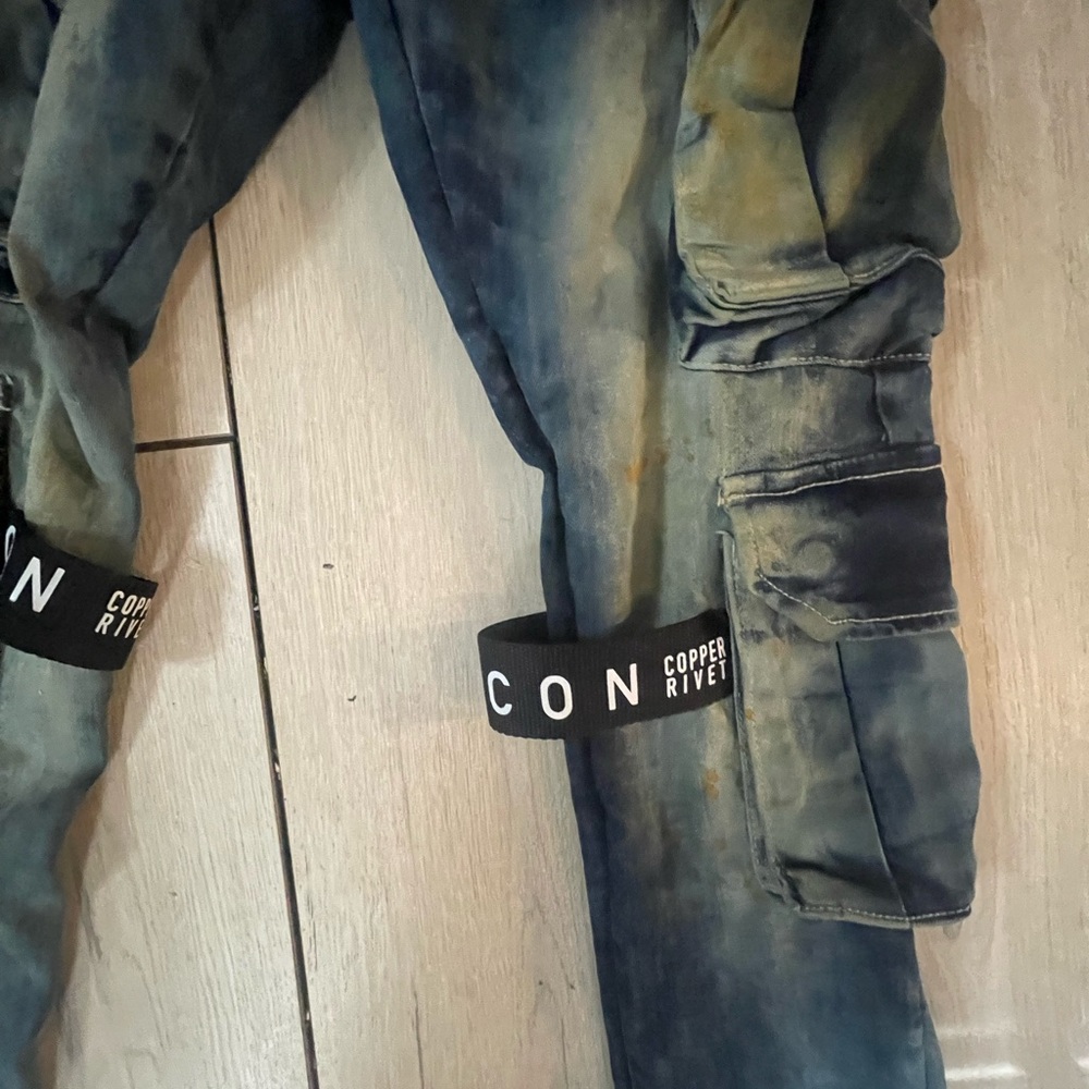 Jeans - Picture 2 of 5